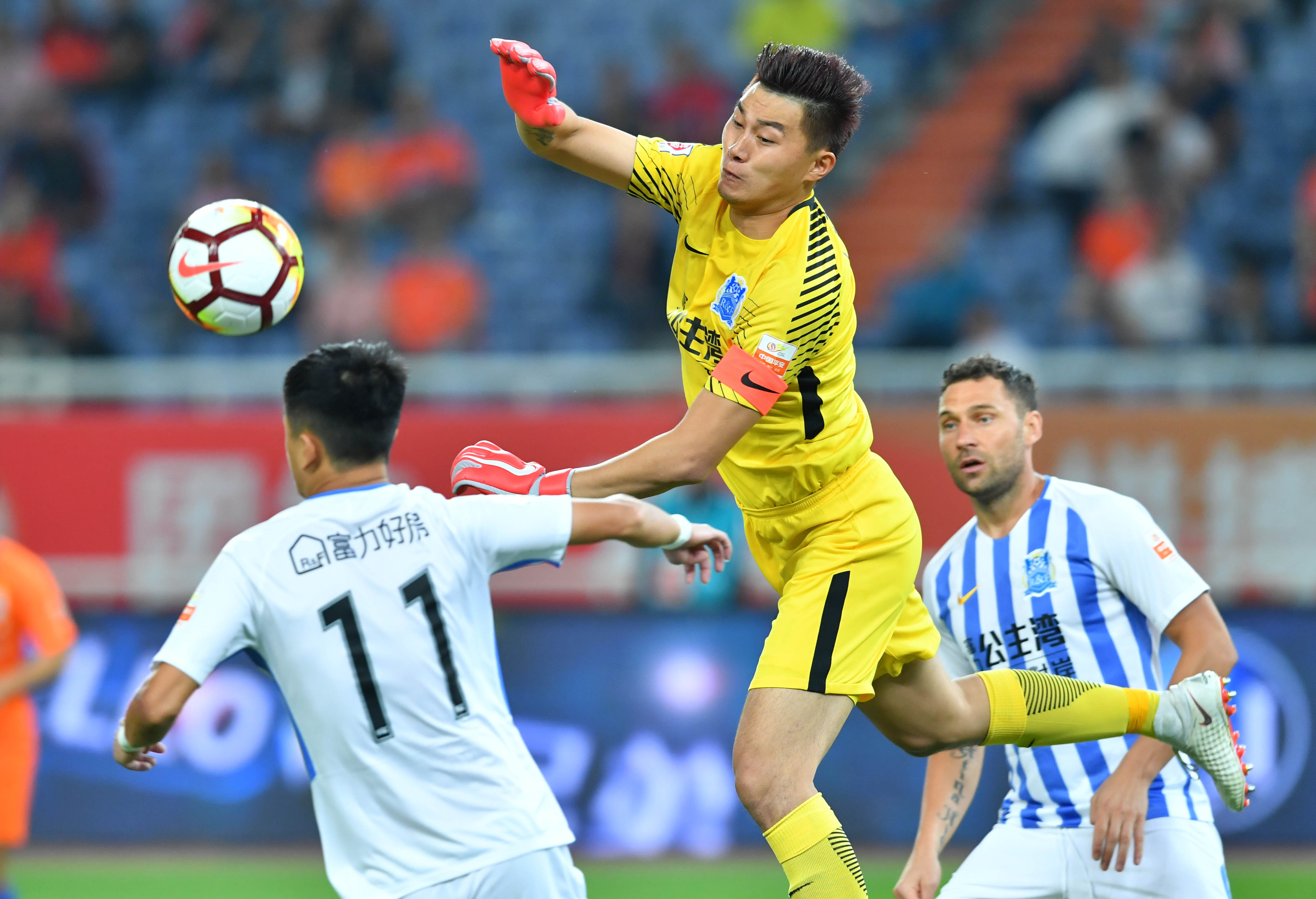 关于广州富力主场大比分胜出，球队表现稳定可靠的信息