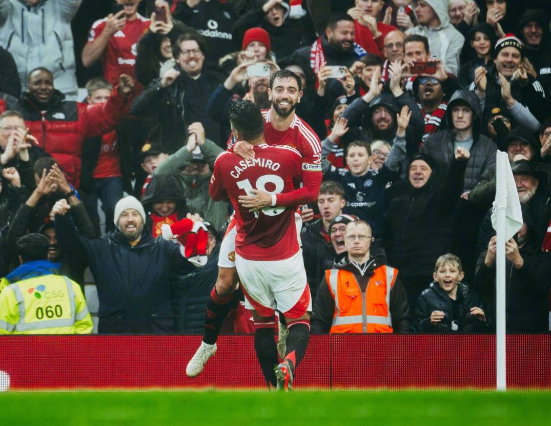 包含莱万多夫斯基爆冷击败曼联，突破纪录引爆全场！的词条